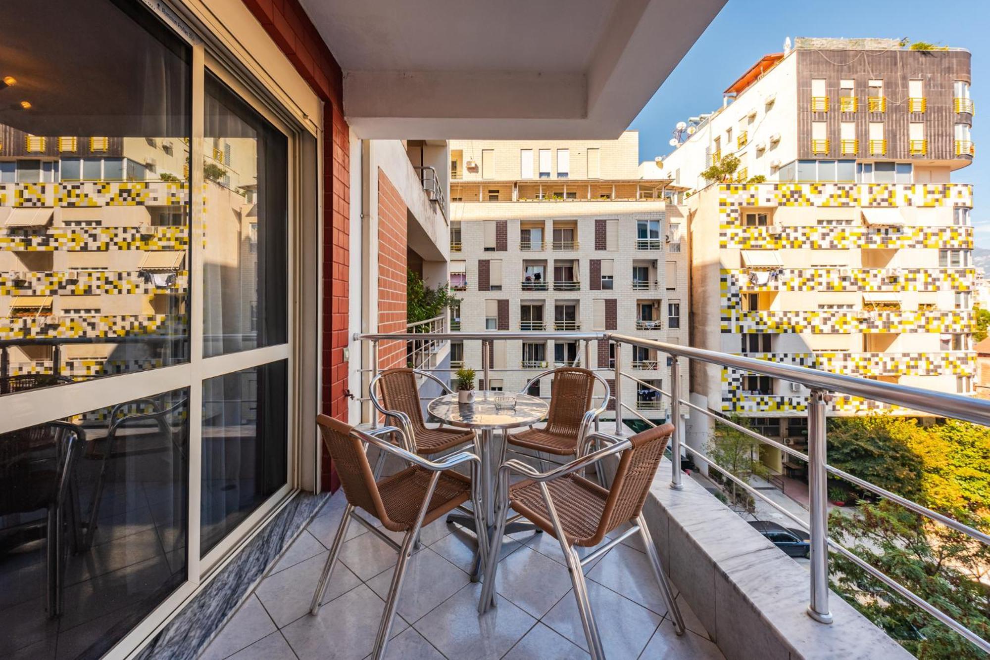 Bright And Spacious - New Boulevard View *