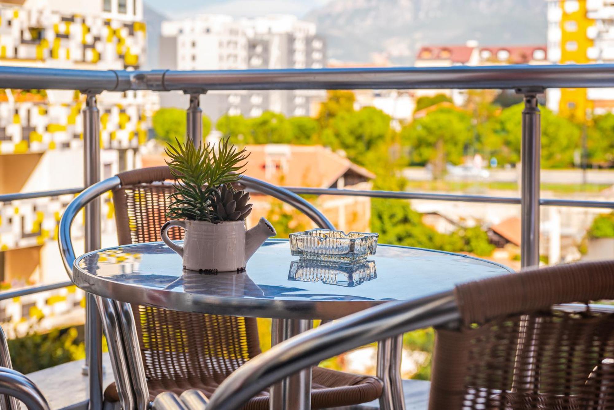 Bright And Spacious - New Boulevard View