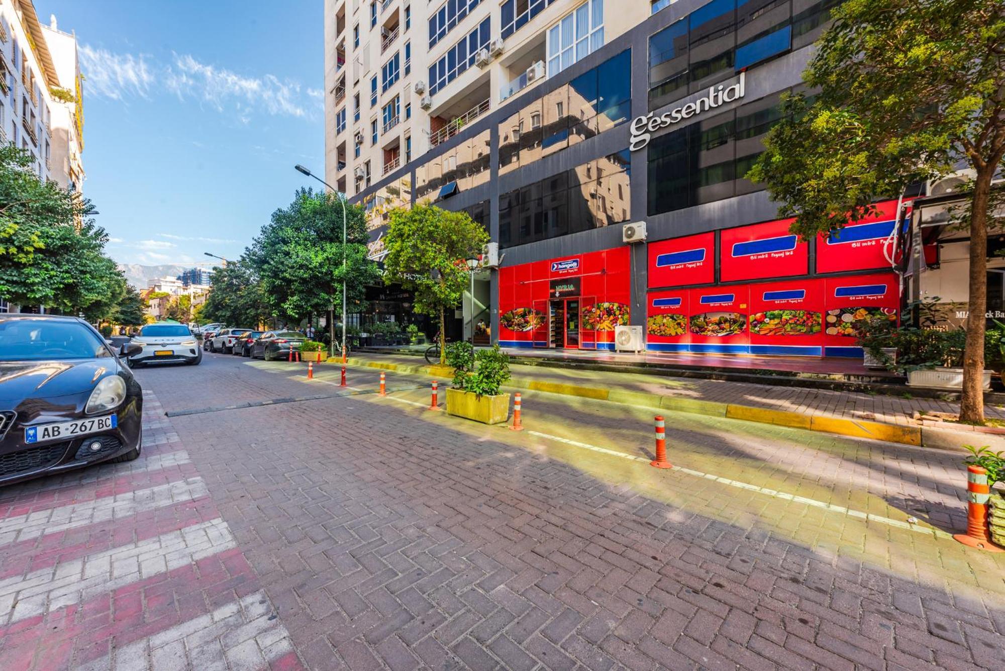 Bright And Spacious - New Boulevard View